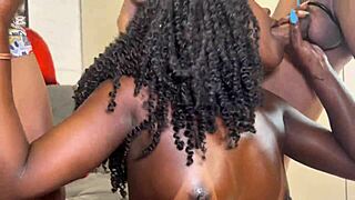 Pretinha Quente De 18 Anos Fode Com 2 Enquanto O Marido Grava