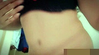 Ando en casa de mi tío desnuda, pero no hay nadie, so I play with my coño and tetas!