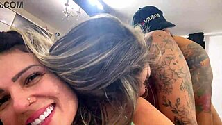 E quando fazemos sexo a três, bucetas latejando juntas. Que delícia gozar assim tão gostoso!