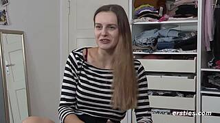 wild romantische lauren showing off shaved pussy up close