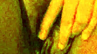 Abrindo Minha Bucetinha Virgem Molhadinha Pra Ser Lambida