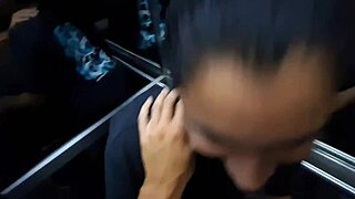 Arriesgada Mamada En El Elevador!