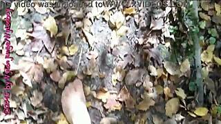 Kleiner Nylon Waldspaziergang Turns Into a Suggestive Outdoor Tease