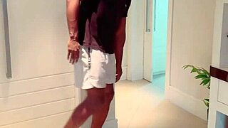 Negão dotado fode japonesa casada na frente do corninho bêbado