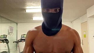 work out strong biceps and back for lifting tricks outdoors