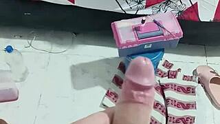 Me Masturbo While My Colombian Wife Gets Her Nails Done