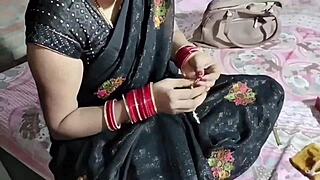 Indian Beautiful Bhabhi in Black Saree Pissing! What a Sight!