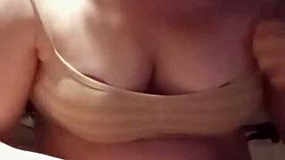 this sexy wife fingers her wet pussy on webcam. homemade fun! 😏