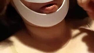 this sexy wife fingers her wet pussy on webcam. homemade fun! 😏