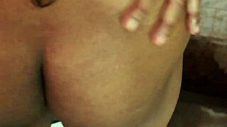 Indian woman shows nude body seeking sex partner