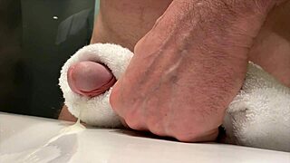 Me masturbating to orgasm 25!