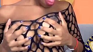Rica morena with creamy coño and sweet tetas playing solo