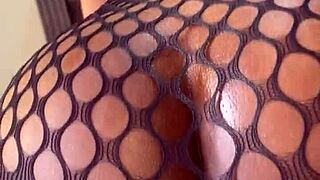 Petite Bubble Butt Babe Rides Dildo in Homemade Clip