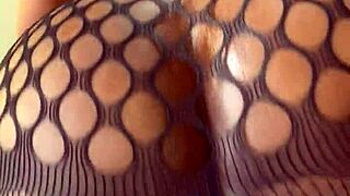 Petite Bubble Butt Babe Rides Dildo in Homemade Clip