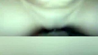 Latina madura es follada por el hijastro y se corre dentro mientras el papa trabaja