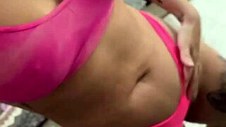 Fodendo a babá da minha enteada durante transmissão de vídeo online