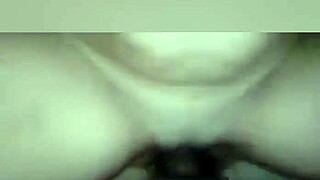 Latina madura es follada por el hijastro y se corre dentro mientras el papa trabaja