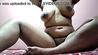 Indian hot girlfriend bangs boyfriend in homemade clip