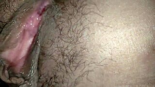 แหกหีสาวใหญ่เย็ดรูแตดของเธอจนแตกใน