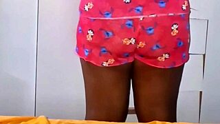 pelada passing hidratante on her curvy chubby ass in public cameltoe display