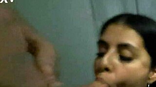 hey, mi novia me calienta y chupa desnuda