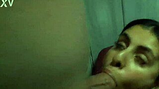 hey, mi novia me calienta y chupa desnuda