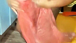 pelada passing hidratante on her curvy chubby ass in public cameltoe display