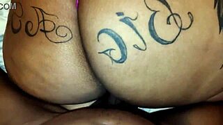 Safada BBW takes it deep in her gaping backside