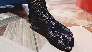 Morena with a huge, thick ass and big tits gets her reality fetish ass worshipped by amateurs in a detailed scene.