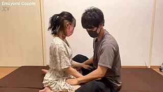 Emu Yumi's pussy squirts endlessly!