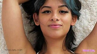 omg, this petite teen’s got the perfect body to show off! 😍