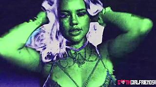 Brazilian Amateur Emanuelly Raquel Applies Oil in Homemade Session