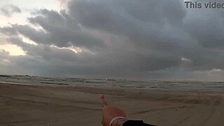 Mumbai Manager's Wife Calls Home to Fuck and Gets Pounded?