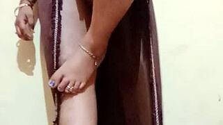 shilpa aunty's mature indian figure