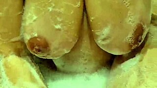 sexy wife says, 'i love sucking dick before mutual masturbation'