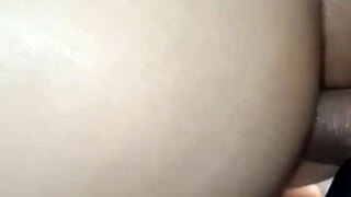 Masseur gets hot seeing huge ass