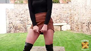 Wow! Sexig fransk brunett Pam blir hårt knullad i vilt nattklubb! Hennes lingerie håller knappt på!