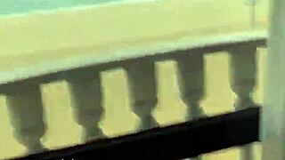 dando aquela gozada matinal com um pau enorme, tatuado, e uma amadora sexy esguichando de prazer