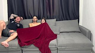 O Tio do Meu Namorado Saiu e Aproveitamos Pra Matar o Tesão