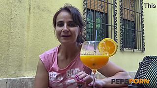 Lina bøjer sig forover til en hård casting med ung 18+ amatør fyr