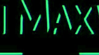 Mini ebony queen battles huge BBC in a stunning amateur clash you can’t miss