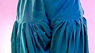 Leaked Video Of 18-Year-Old Indian Girl Showing Sexy Body To Boyfriend On Call