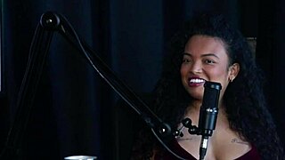 Gaúcha Yasmin Sheer Red in Transsexual Street Action