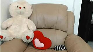 Big Tits Amateur Shows Off Boobs On Webcam