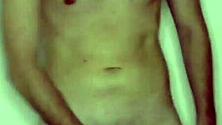 Solo Amateur Masturbates To Cum