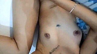 chica caliente with wet creamy pussy gets fingered in homemade scene