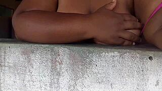 crente safada flashes big natural tits at guys from window, teasing outdoors