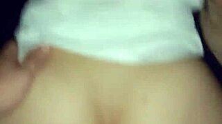 puta novinha e magrinha gemendo alto dando a buceta e o cuzinho