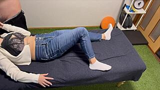 야 마사지 스킵하고 생섹 어때? 장난 터치 후 자지 갈구하는 일본 유부녀