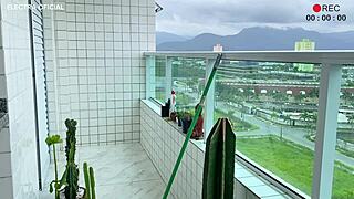 essa empregada provoca com shortinho e bunda linda que já vi